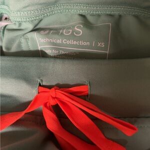 XS, pale green figs scrubs. Women’s, excellent condition!